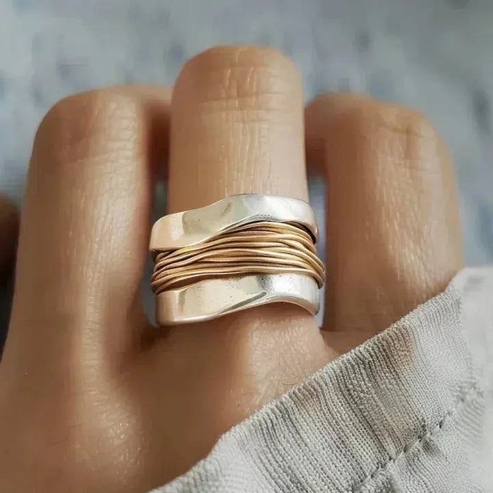Zilveren ring met gouden draad