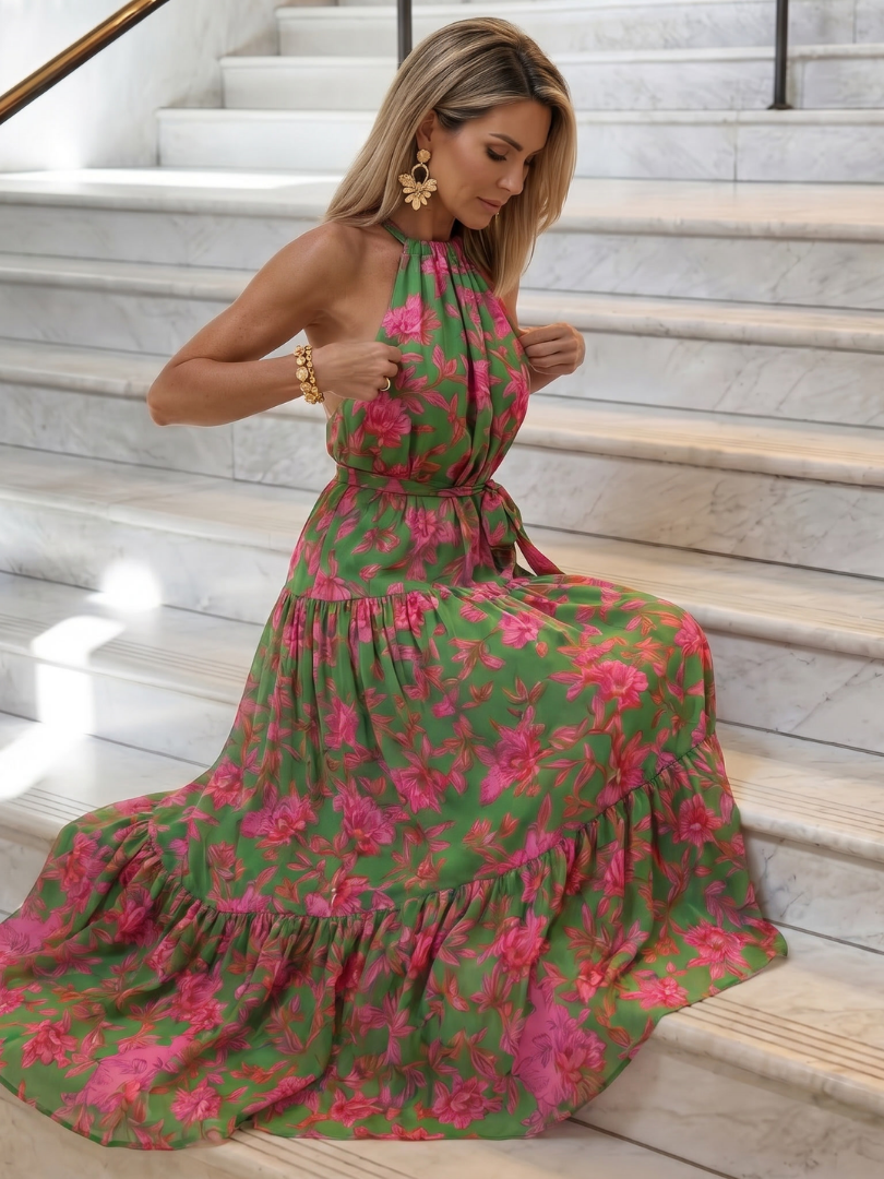 Elegante rozenkleurige midi jurk met halterdecolleté