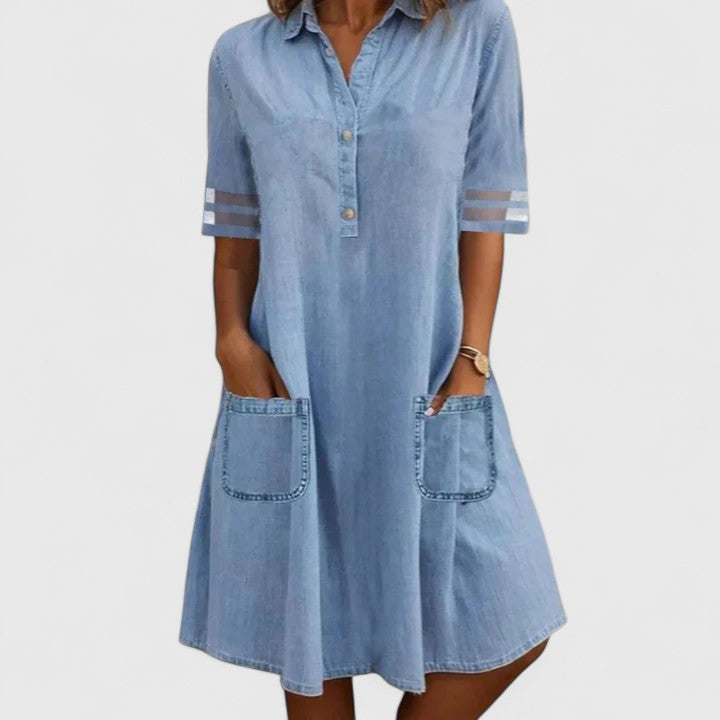 Brittany | Denim jurk die de silhouette accentueert