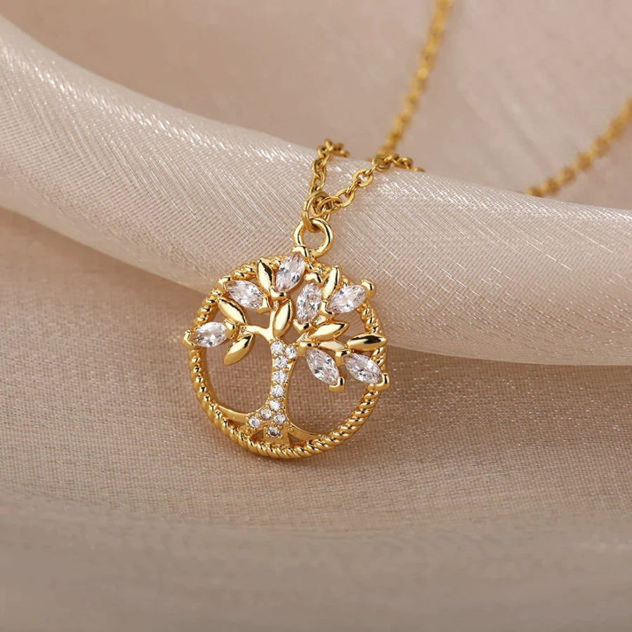 Collier met levensboom hanger in goud met kristallen
