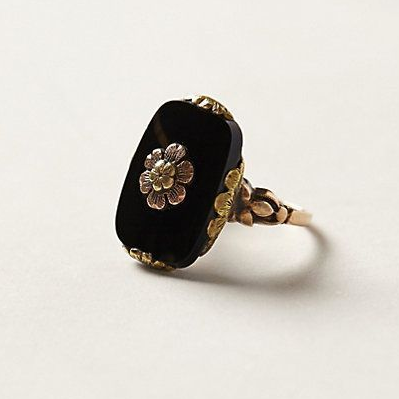 Vintage Victoriaanse Stijl Zwarte Steen Bloem Gouden Accent Ring