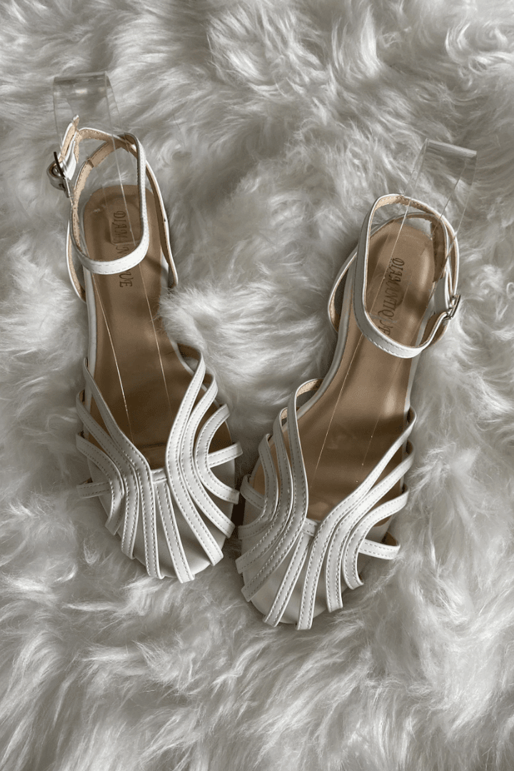 Victoria | Gouden sandalen versierd met juweeldetails