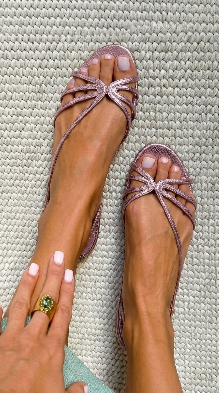 Marta | Gouden sandalen: de zomerse elegantie