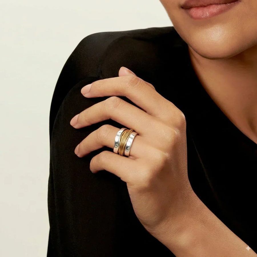 Zilveren ring met gouden draad