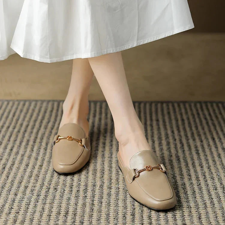 Margreet | Elegante loafers met gouddetail