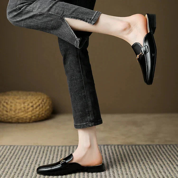 Margreet | Elegante loafers met gouddetail