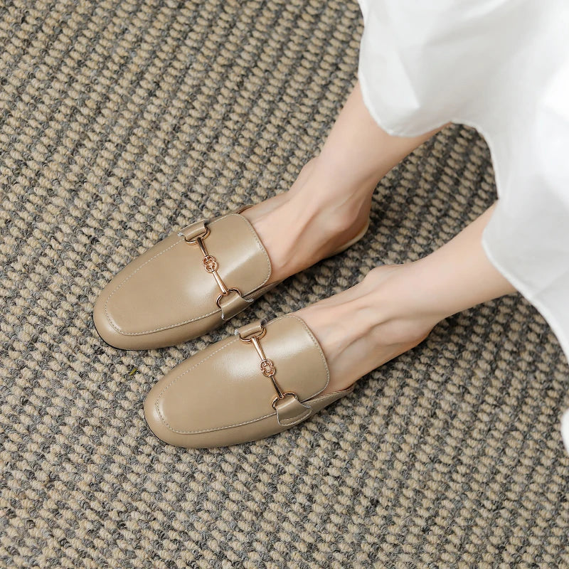 Margreet | Elegante loafers met gouddetail