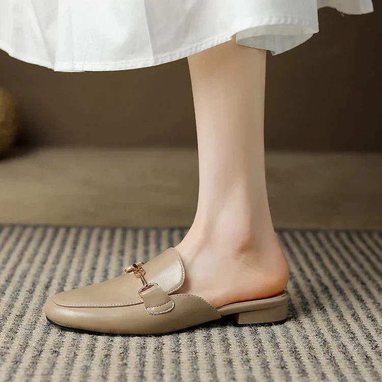 Margreet | Elegante loafers met gouddetail
