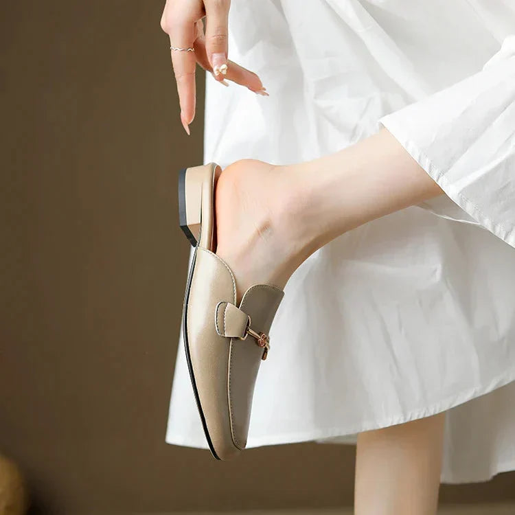 Margreet | Elegante loafers met gouddetail